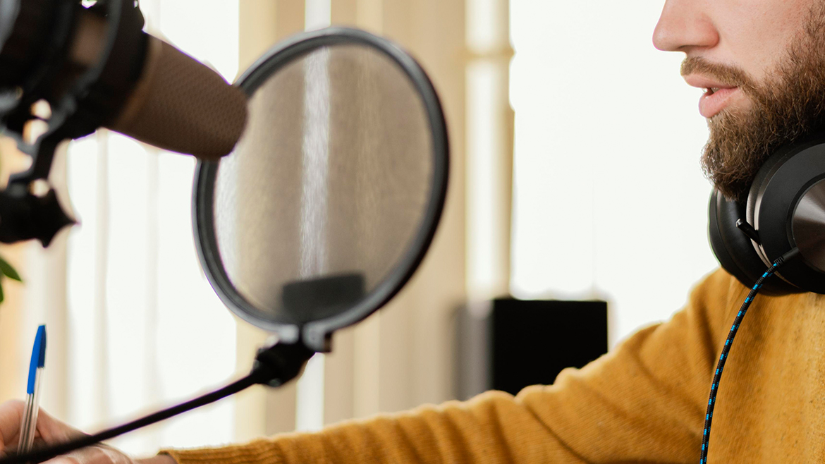 Cómo grabar audio profesional con un presupuesto limitado 🎙️